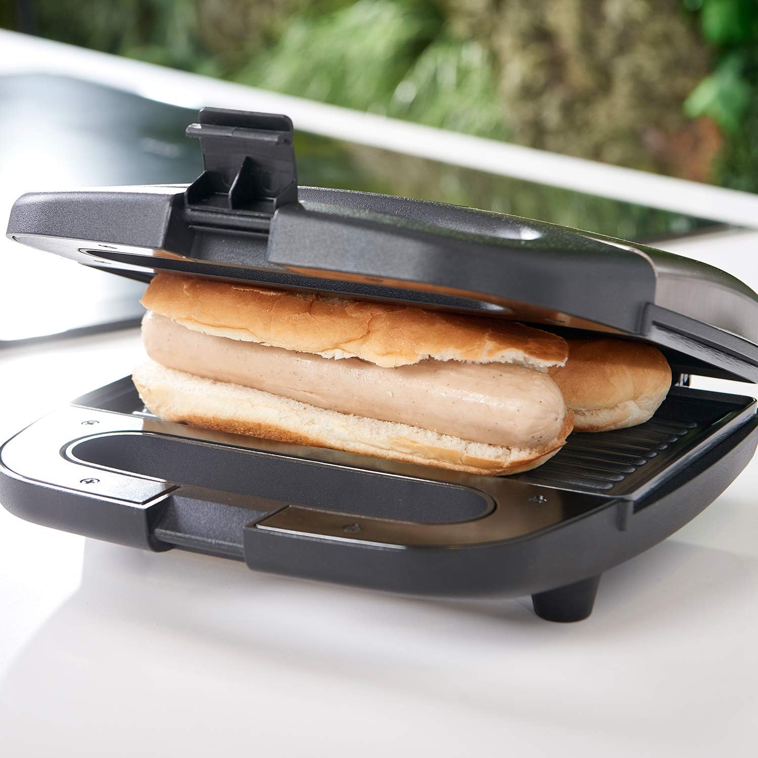 BLACK+DECKER - machine à sandwich inox - compact - 750W - ES9680070B