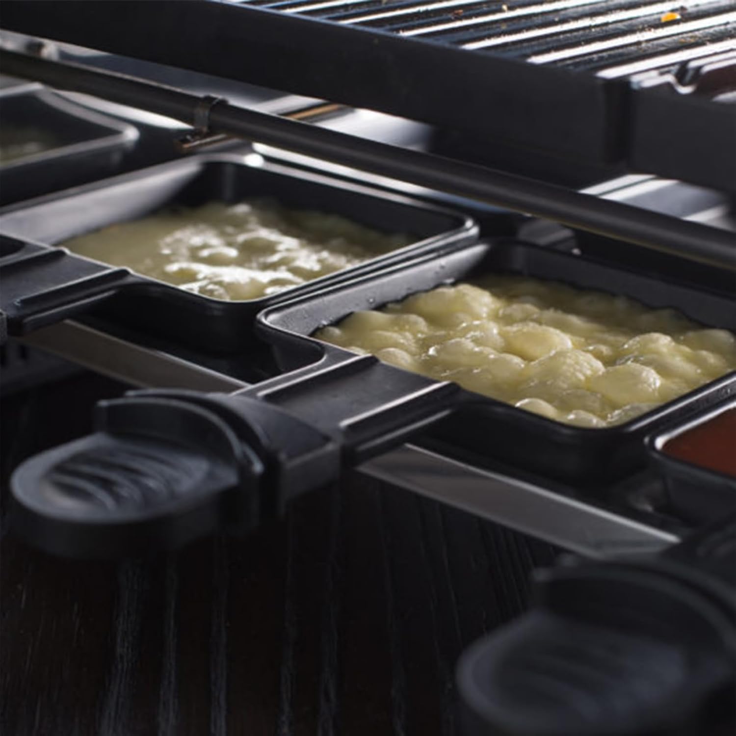 Poêlon à raclette triangulaire - 8 pièces, antiadhésif, avec spatules, coupelles, idéal fromage fondu, noir