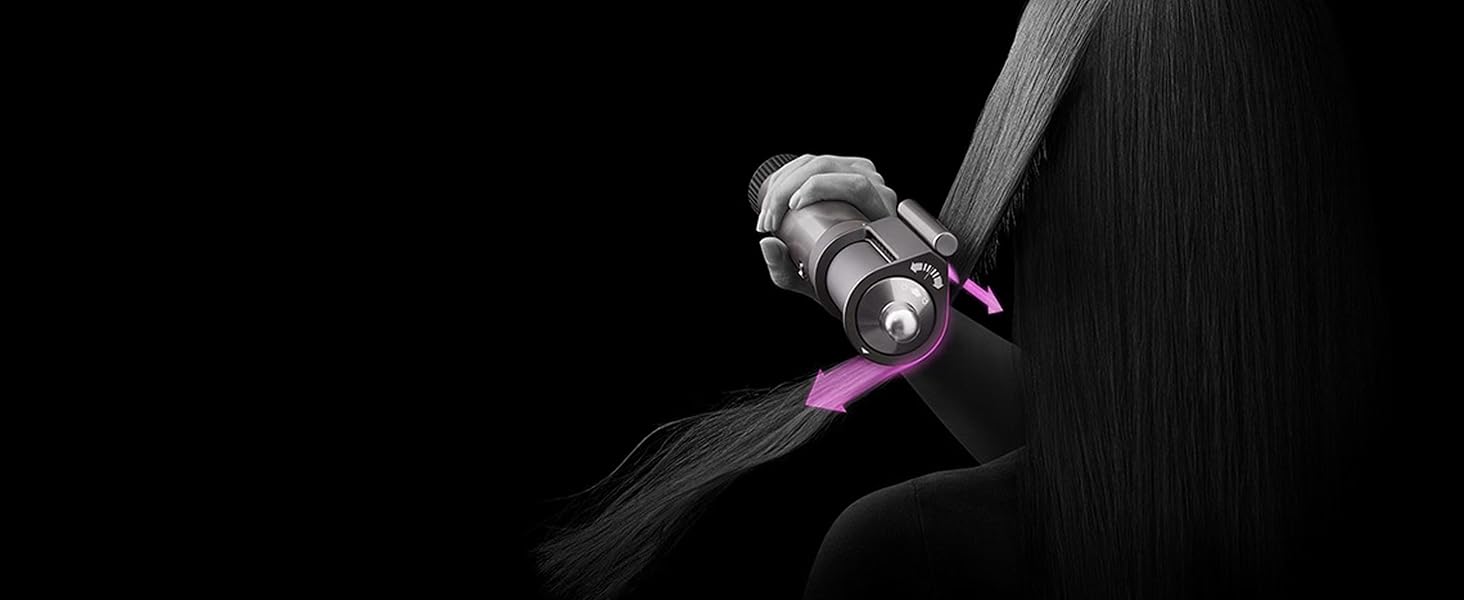 L’arrière de la tête d’une femme en train de se lisser les cheveux avec le Dyson Airwrap.