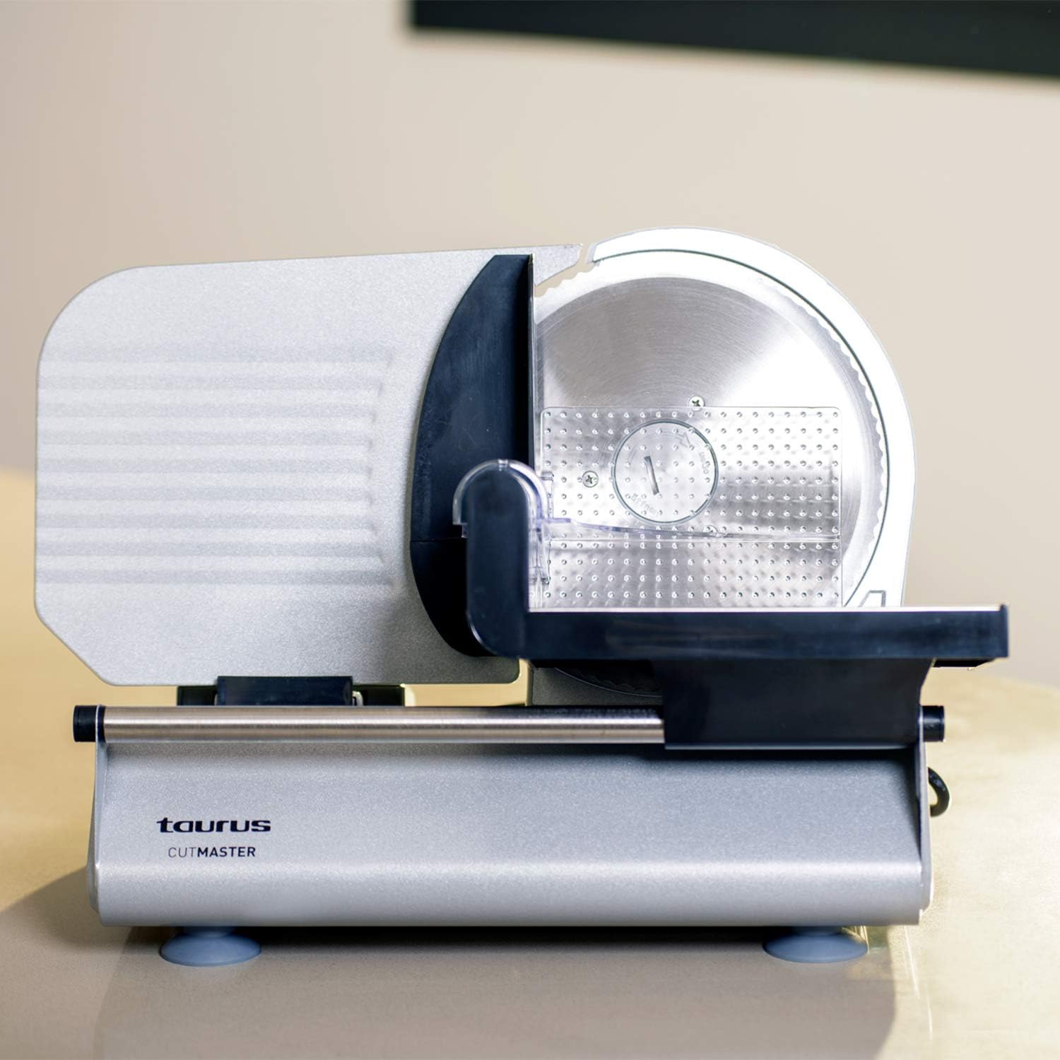 Taurus - Cutmaster - 19 cm - trancheuse électrique 150W, découpe 1-15 mm, table pliante